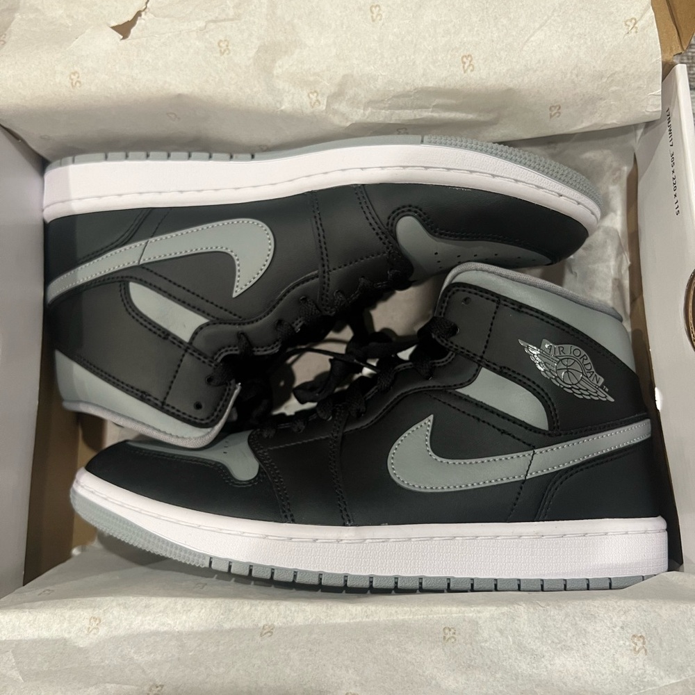Nike Jordan 1 Mid Sneakers